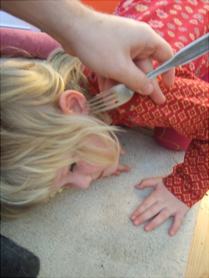 Frida huller i �rene