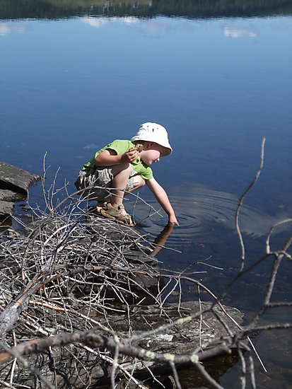 Sigurd leg ved vandet
